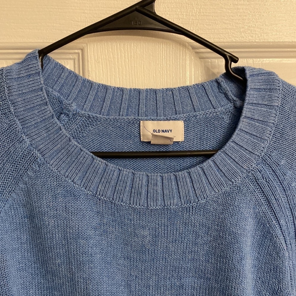 🦋Sweater🦋 - Picture 2 of 8